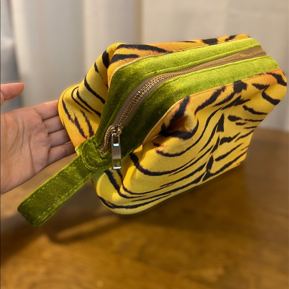Man Repeller Tiger lunch Pouch
